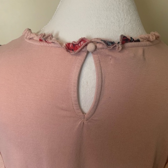 Maurice’s Pink Floral Top with Flutter sleeves - Picture 3 of 9